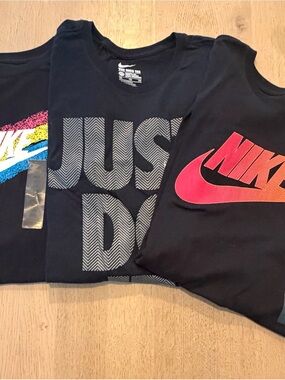 Bundle of 3 Men’s Nike Discontinued T Shirts Size XXL